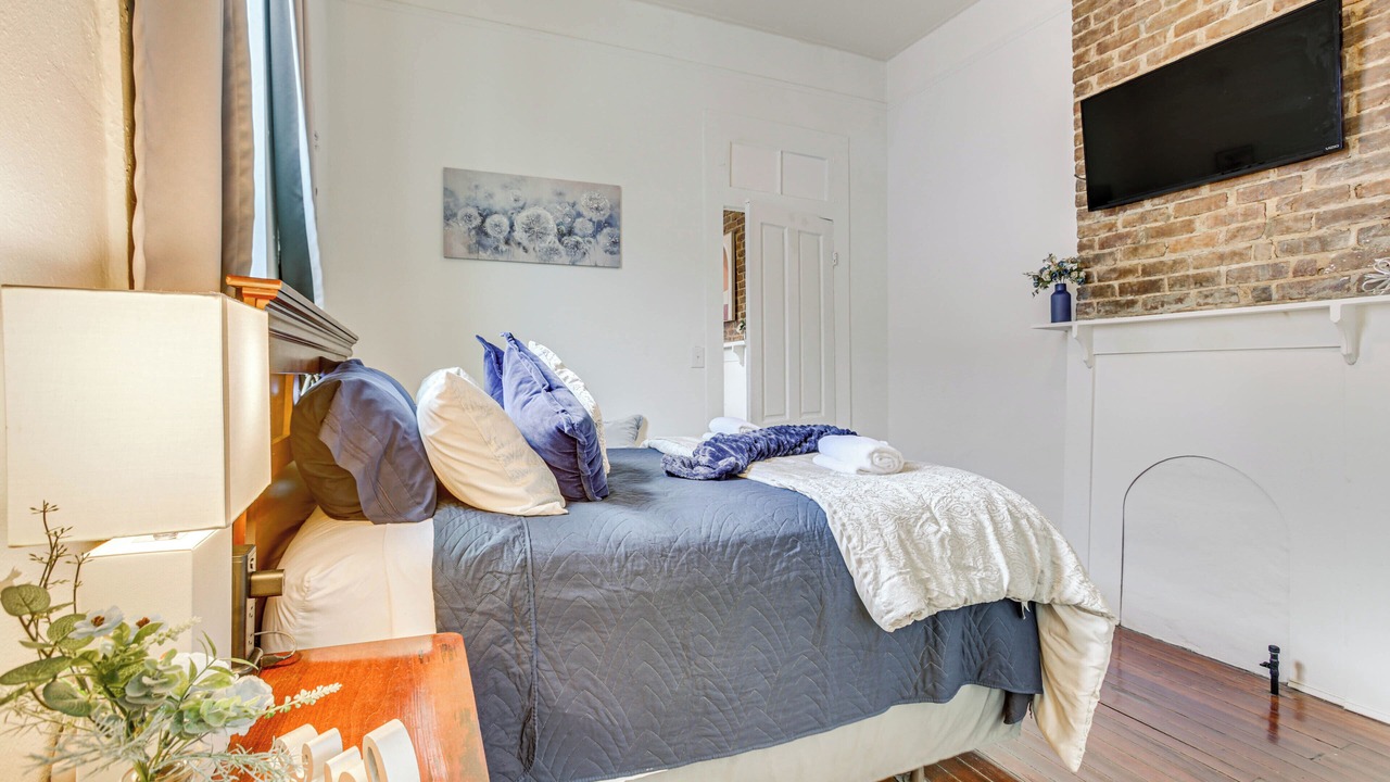 Photo of Bedroom in Freret