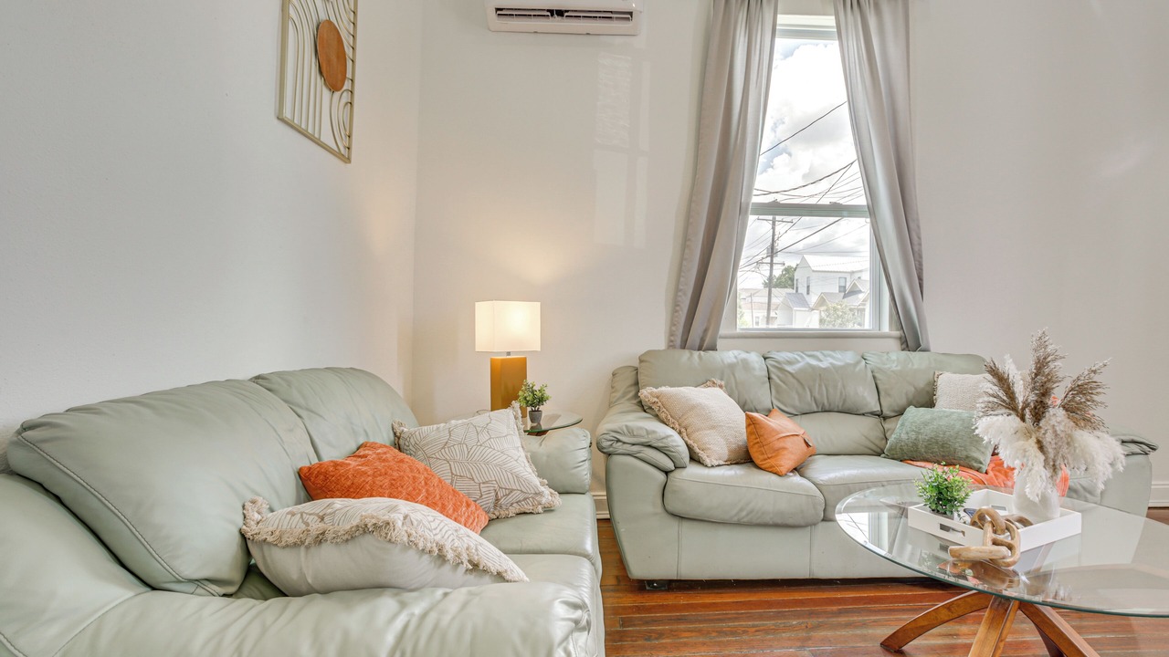 Photo of Livingroom in Freret
