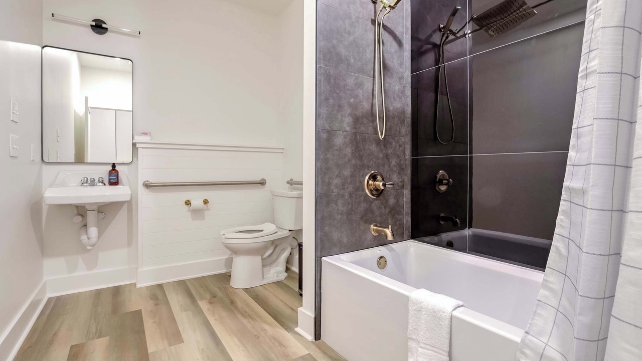 Photo of Bathroom in Arts/Warehouse District