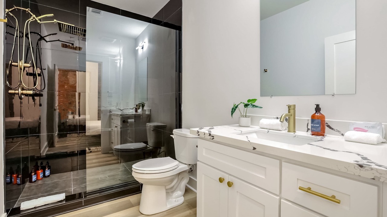 Photo of Bathroom in Arts/Warehouse District