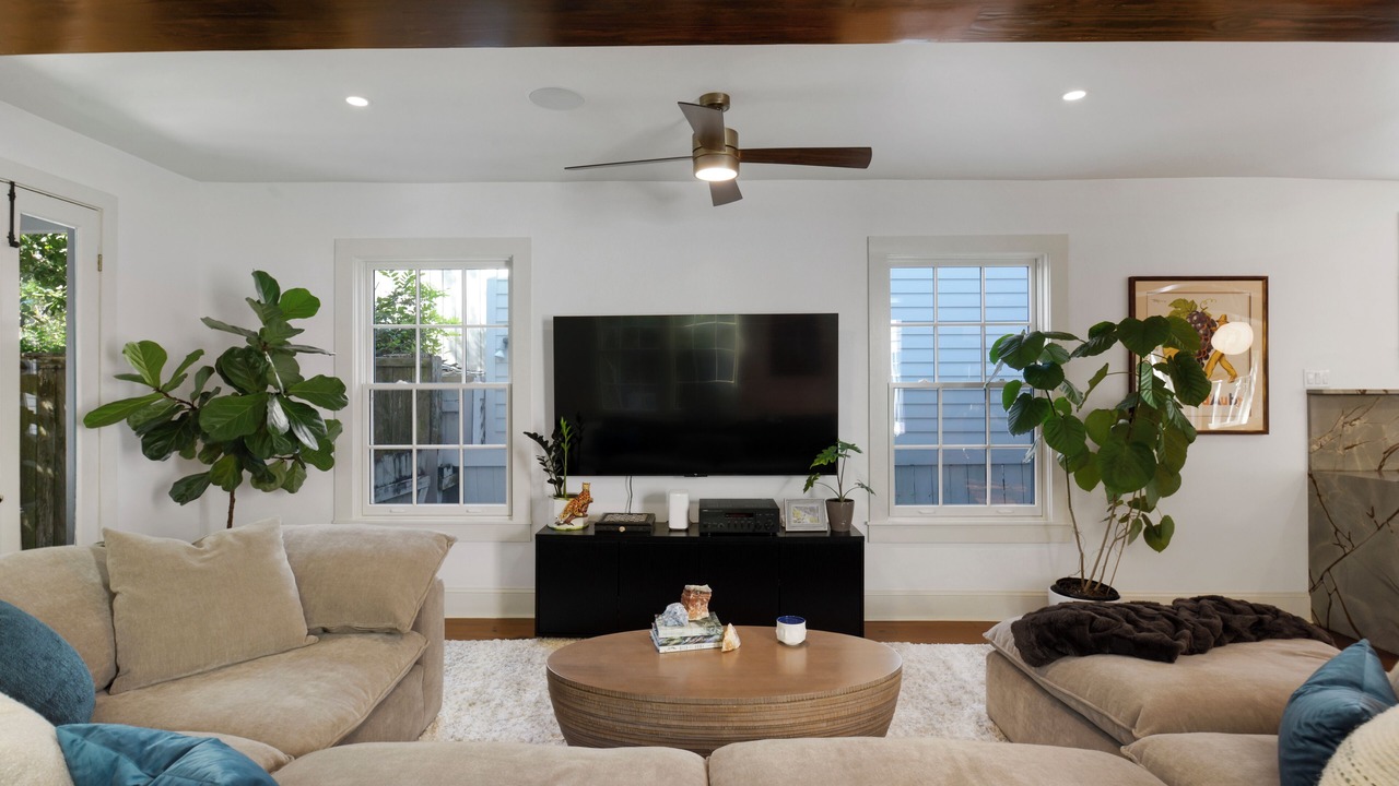 Photo of Livingroom in Irish Channel
