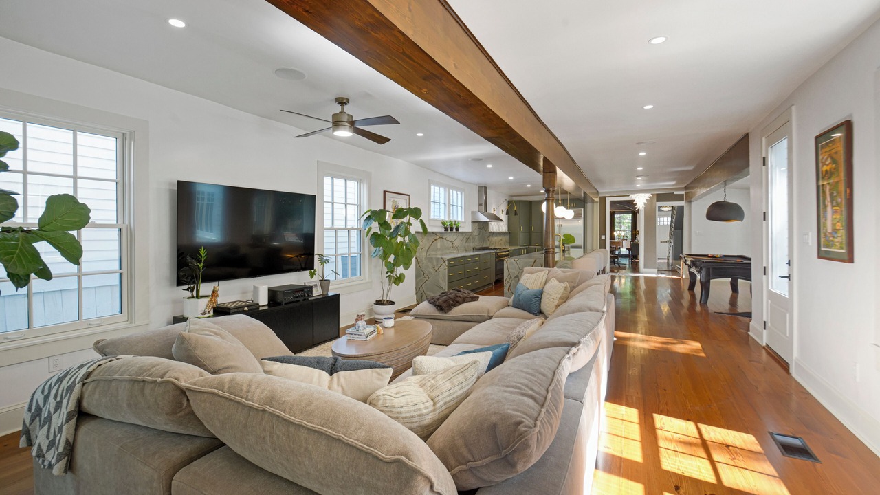 Photo of Livingroom in Irish Channel