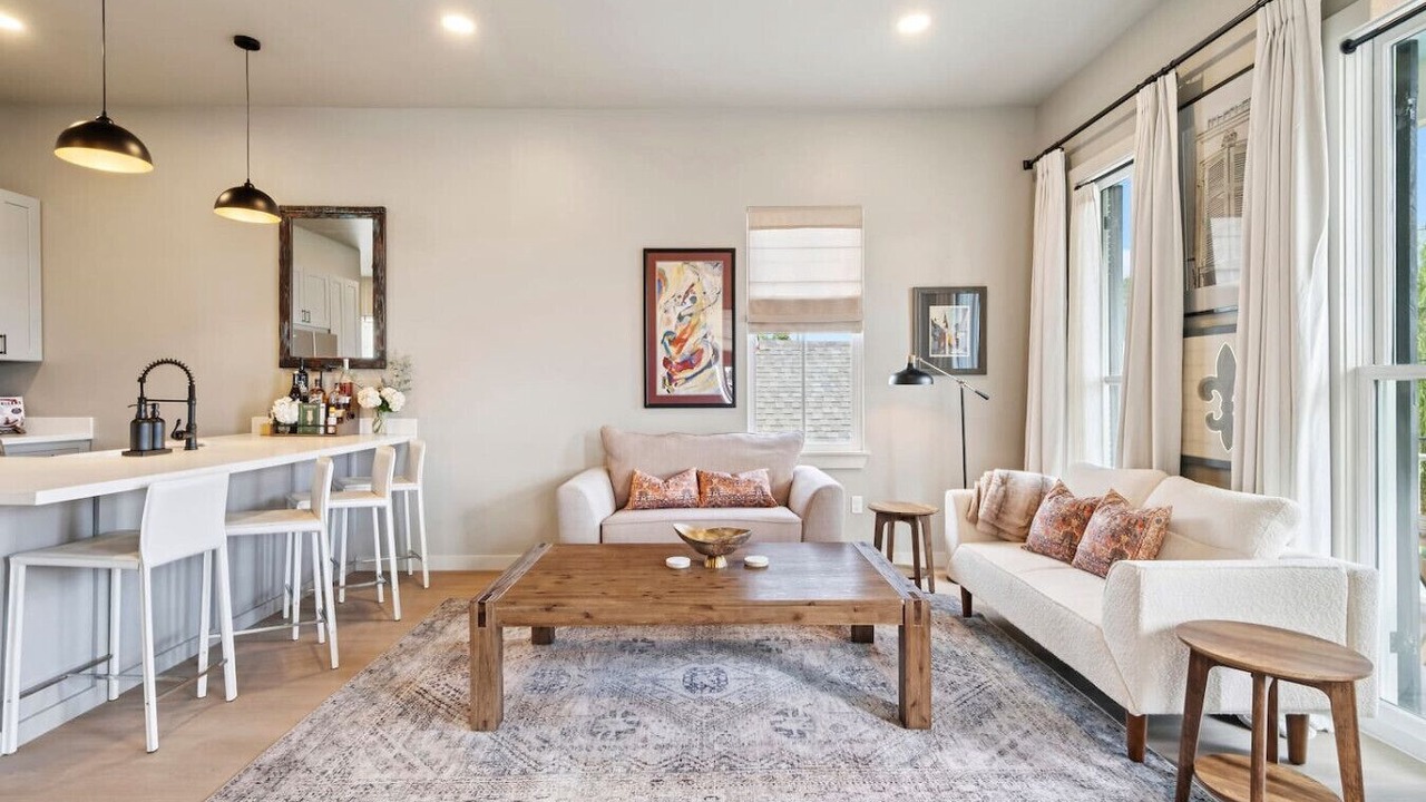 Photo of Livingroom in Seventh Ward