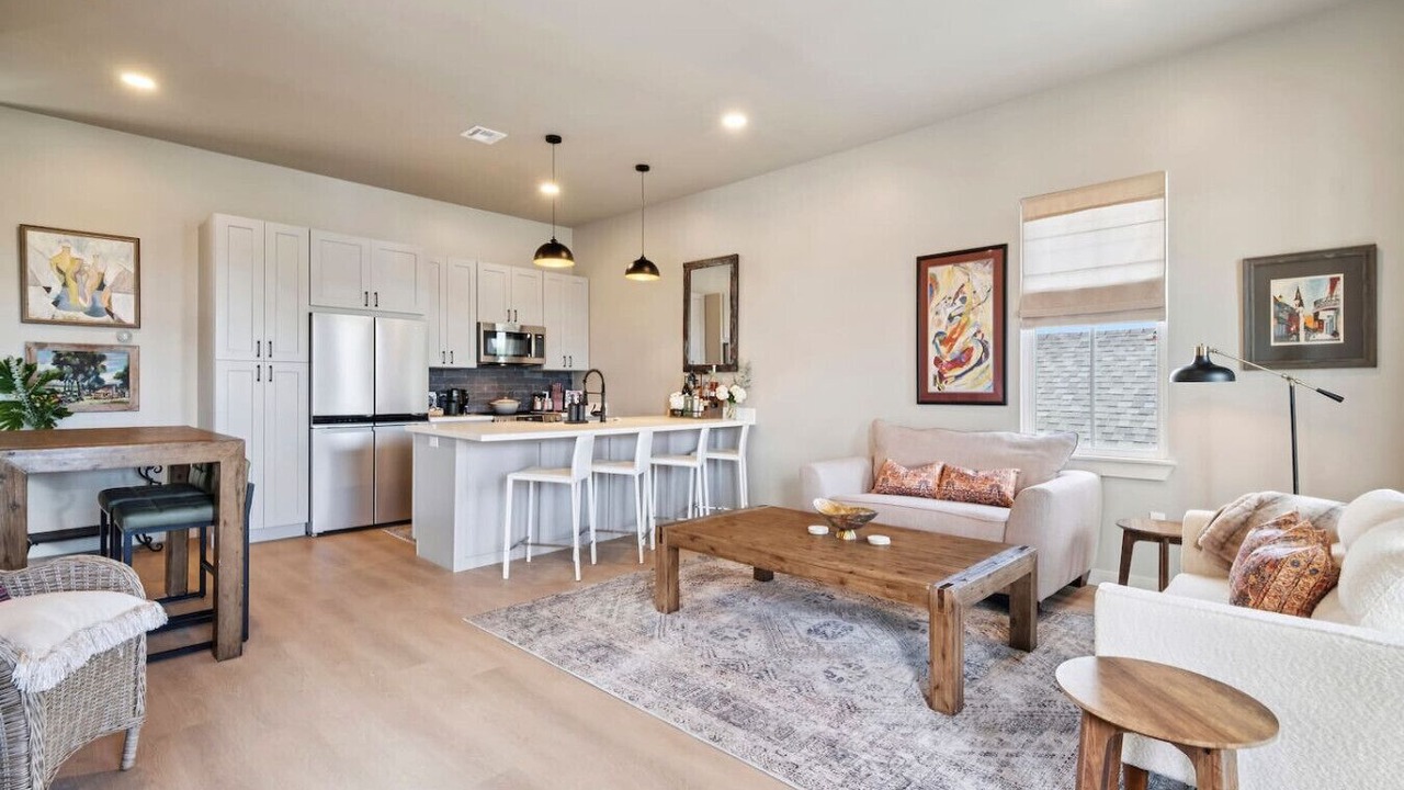 Photo of Livingroom in Seventh Ward