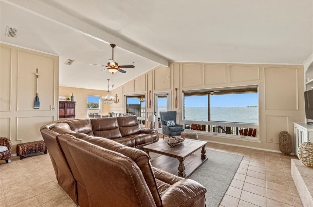 Photo of Livingroom in Seven Points