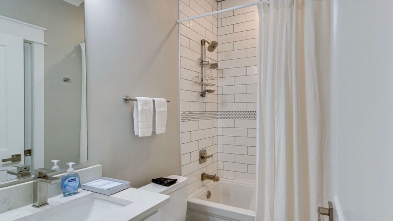 Photo of Bathroom in Diamondhead