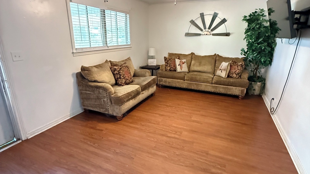 Photo of Livingroom in Claiborne