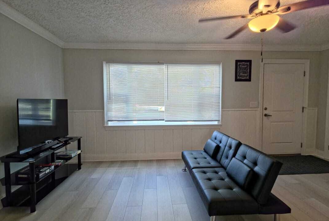 Photo of Livingroom in Lynn Haven