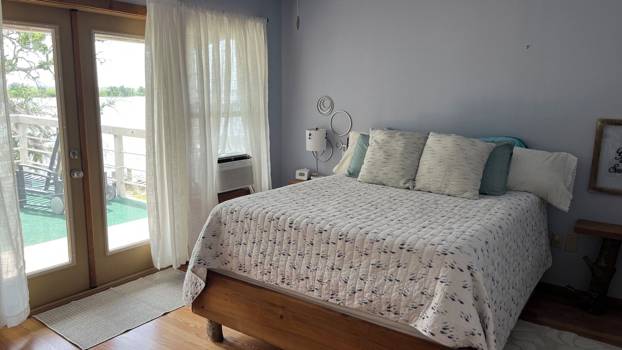 Photo of Bedroom in Pearlington