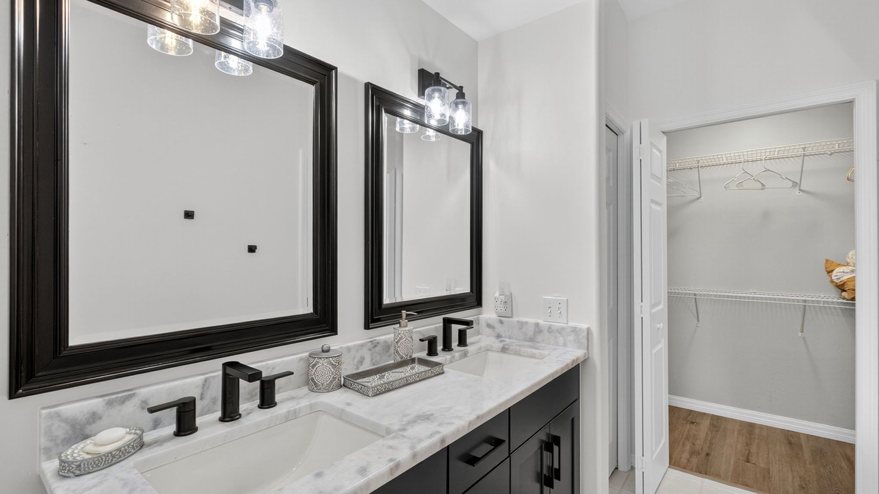 Photo of Bathroom in Tropical Cove