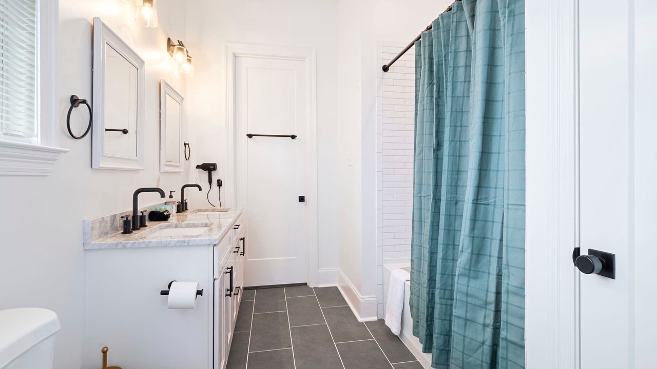Photo of Bathroom in East Riverside