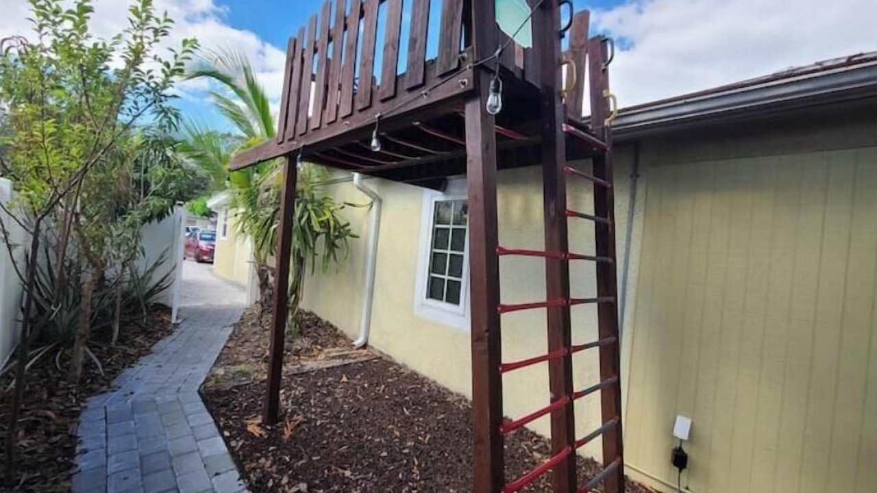 Photo of Outdoor in Pinecrest West Park