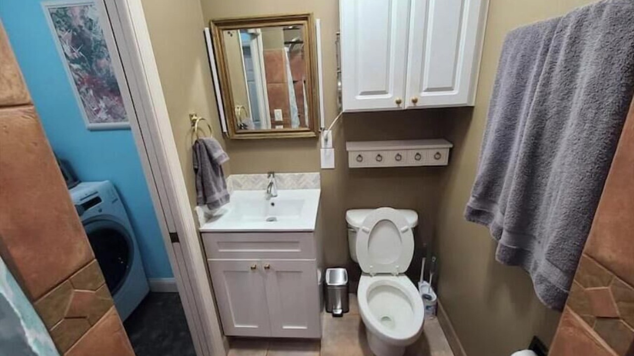 Photo of Bathroom in Pinecrest West Park