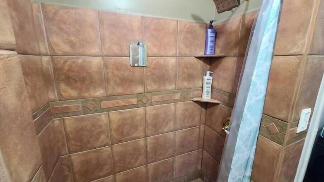 Photo of Bathroom in Pinecrest West Park