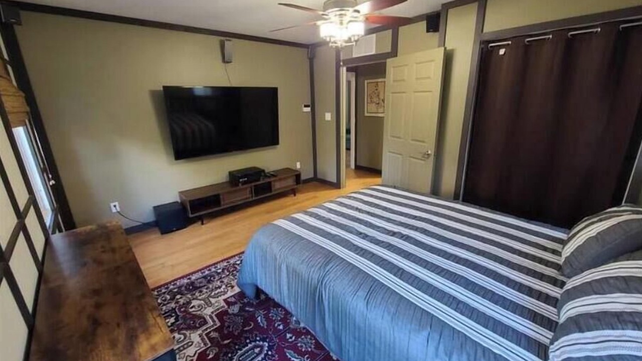 Photo of Bedroom in Pinecrest West Park