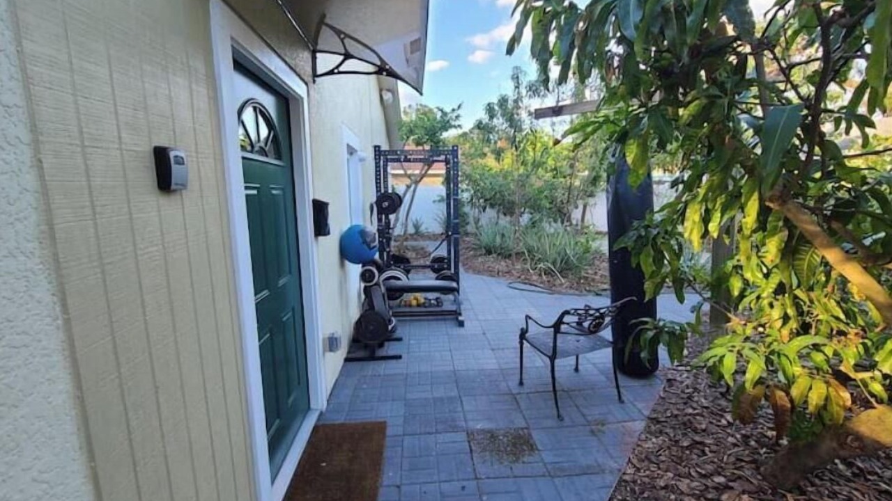 Photo of Patio Balcony in Pinecrest West Park