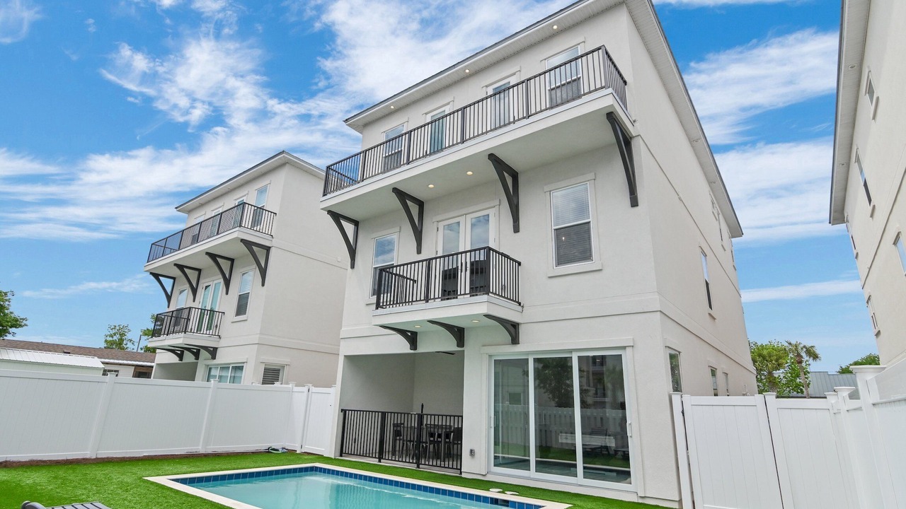 Photo of Outdoor in Emerald Waters Village