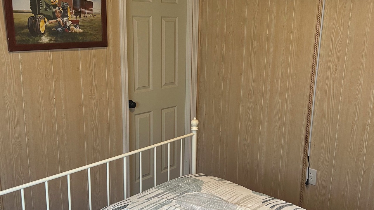Photo of Bedroom in Groveoak