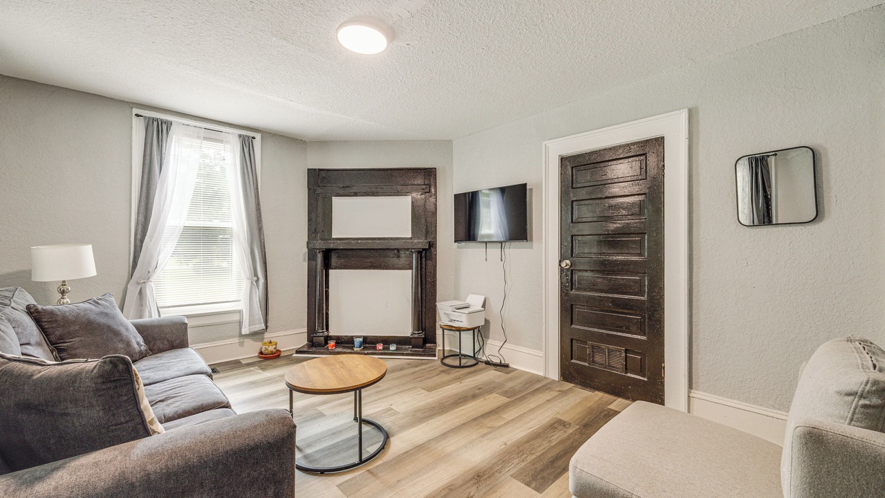 Photo of Livingroom in Urban Core