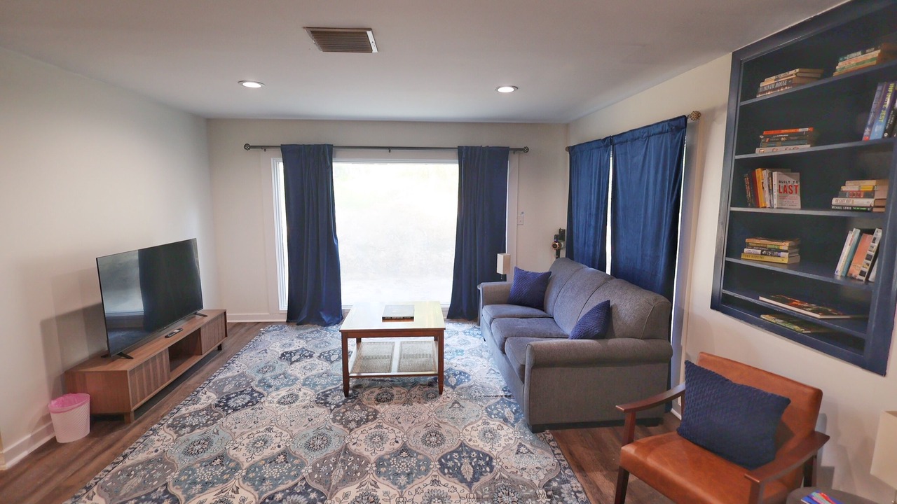 Photo of Livingroom in Tougaloo