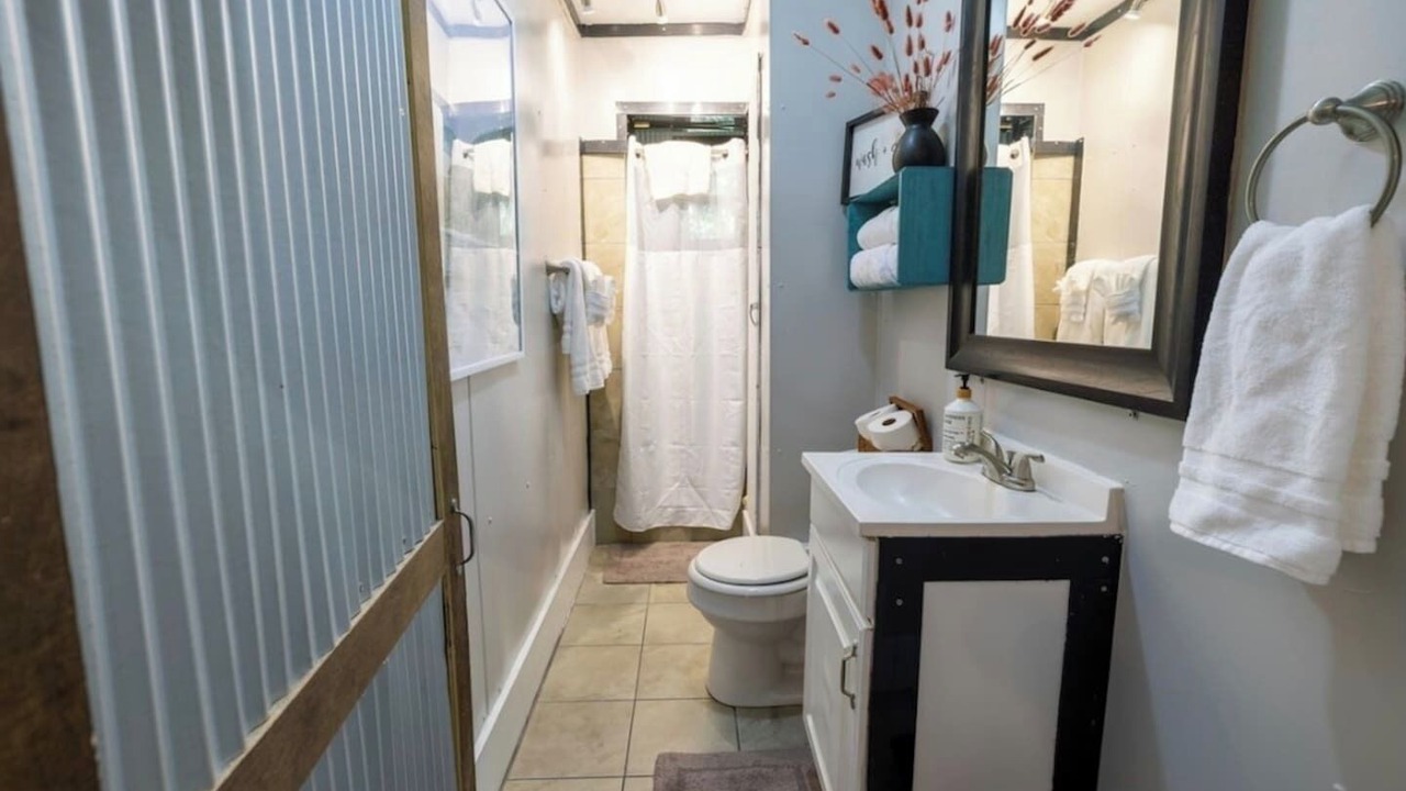 Photo of Bathroom in Fort Payne