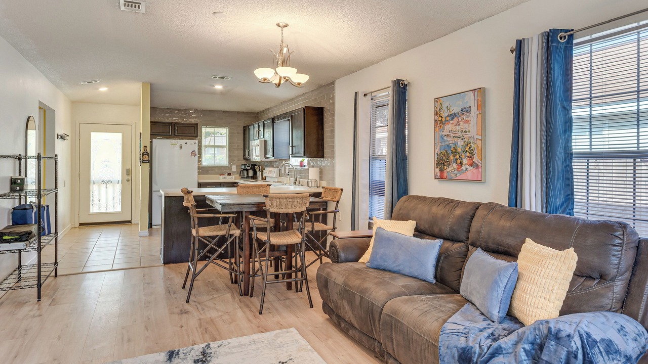 Photo of Livingroom in Gulf Breeze
