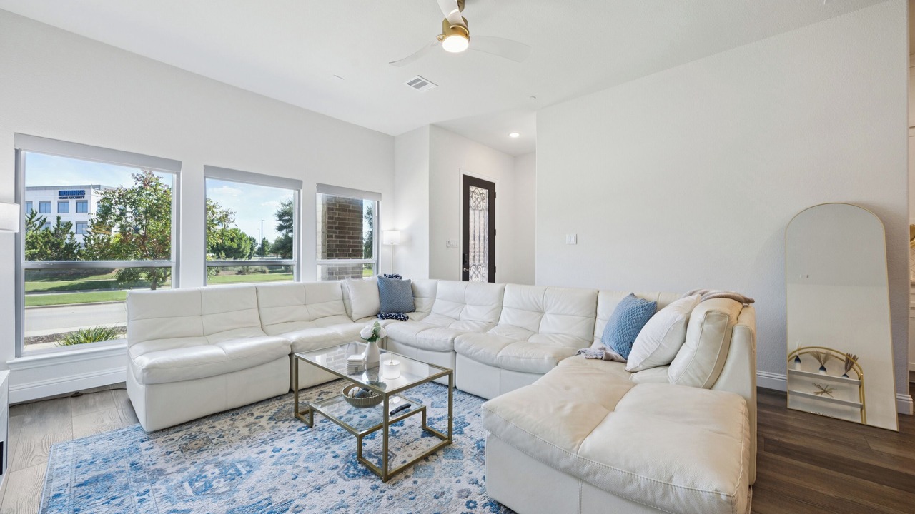 Photo of Livingroom in Farmers Branch