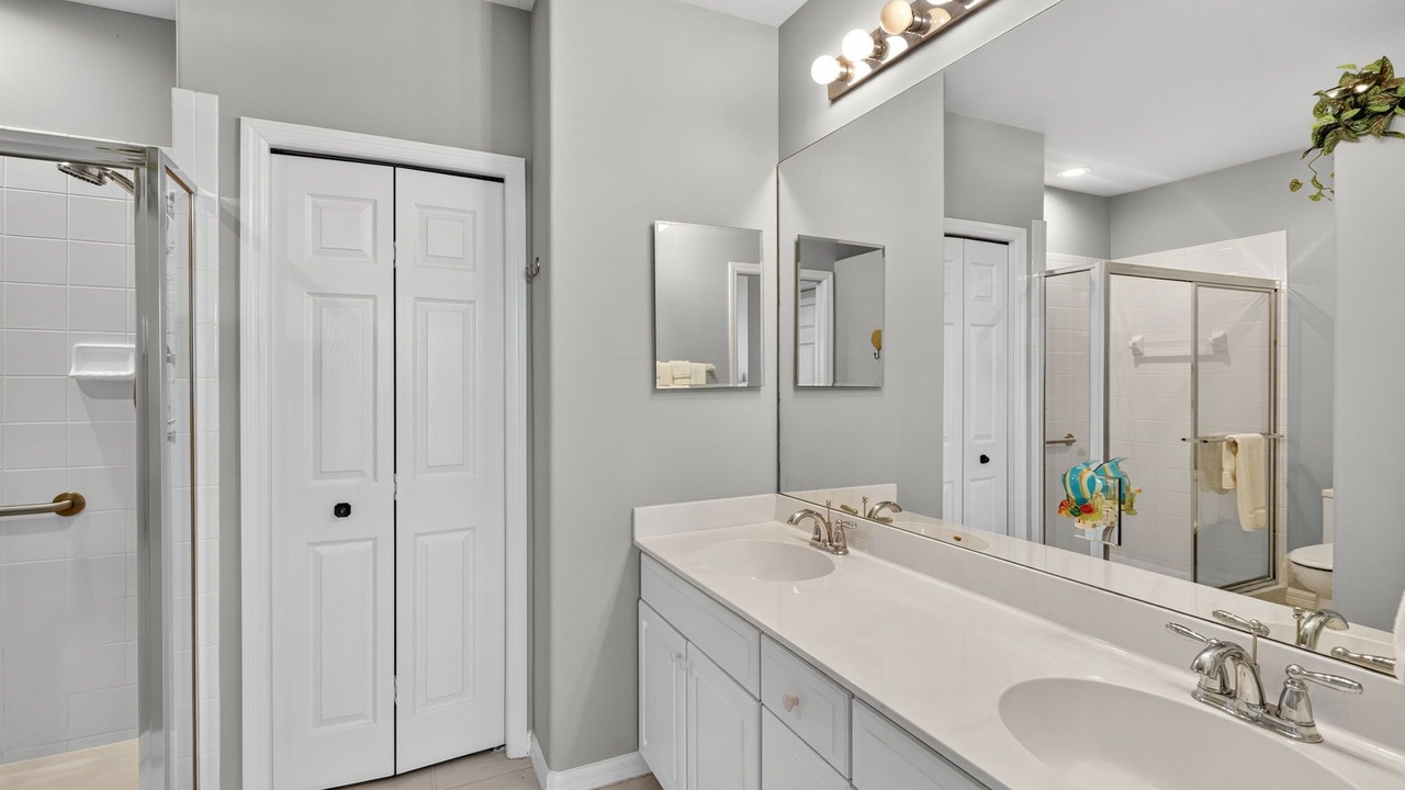 Photo of Bathroom in Tropical Cove