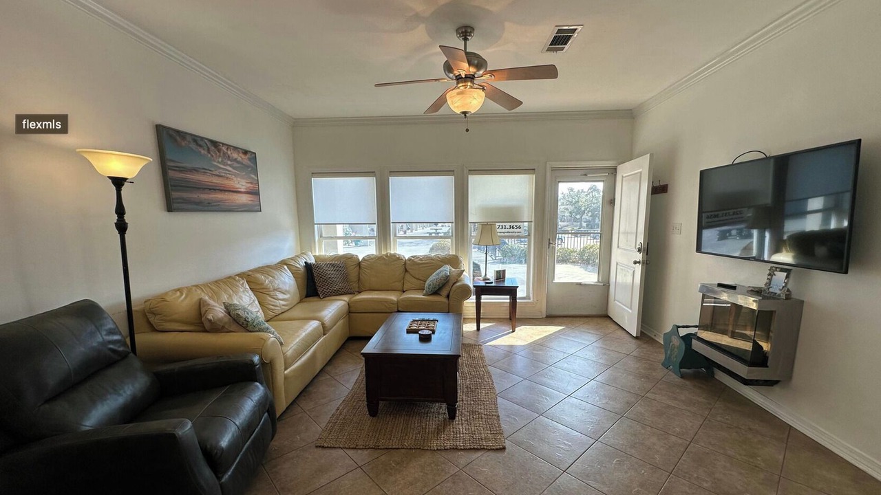 Photo of Livingroom in Long Beach