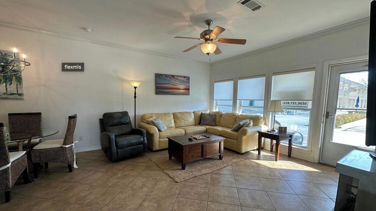 Photo of Livingroom in Long Beach