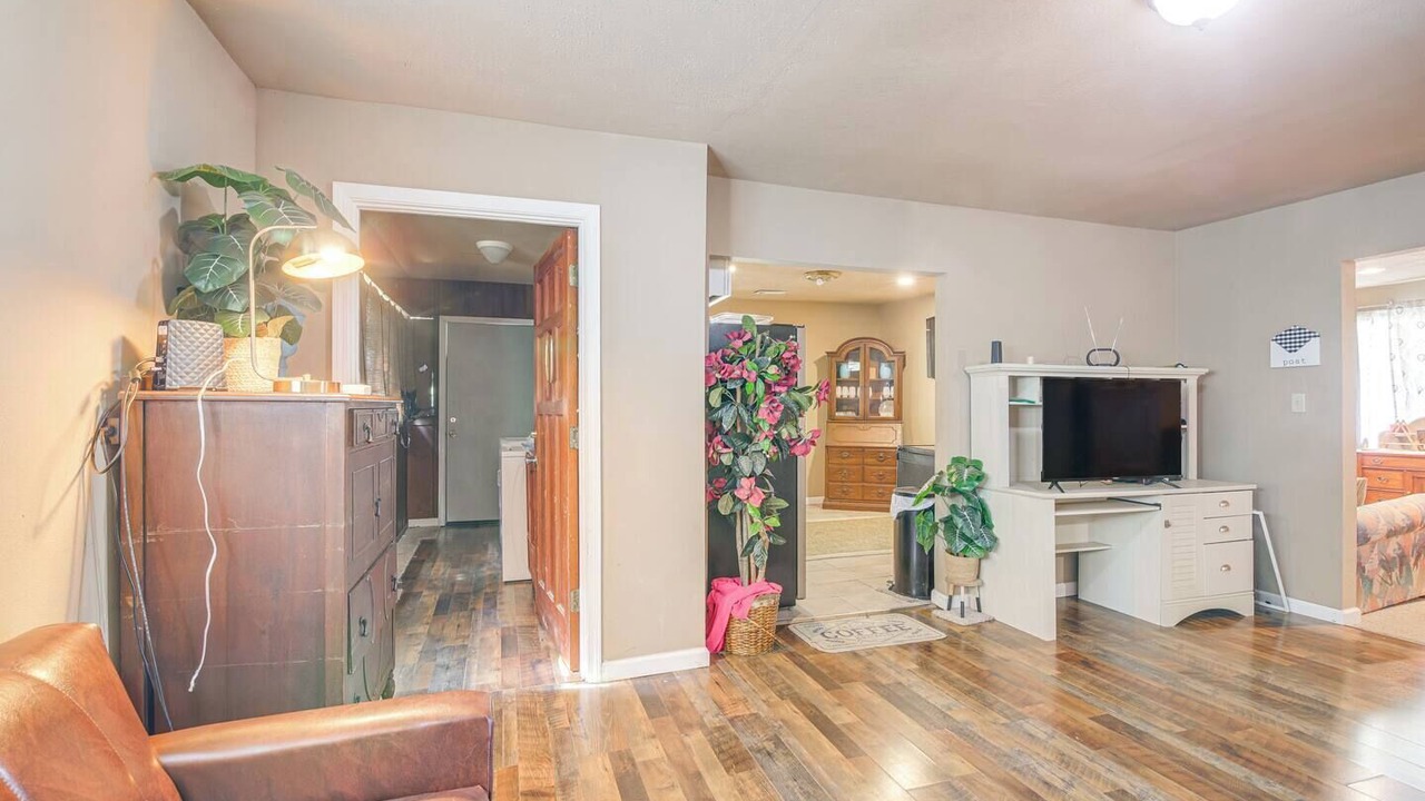 Photo of Livingroom in Poplar Grove