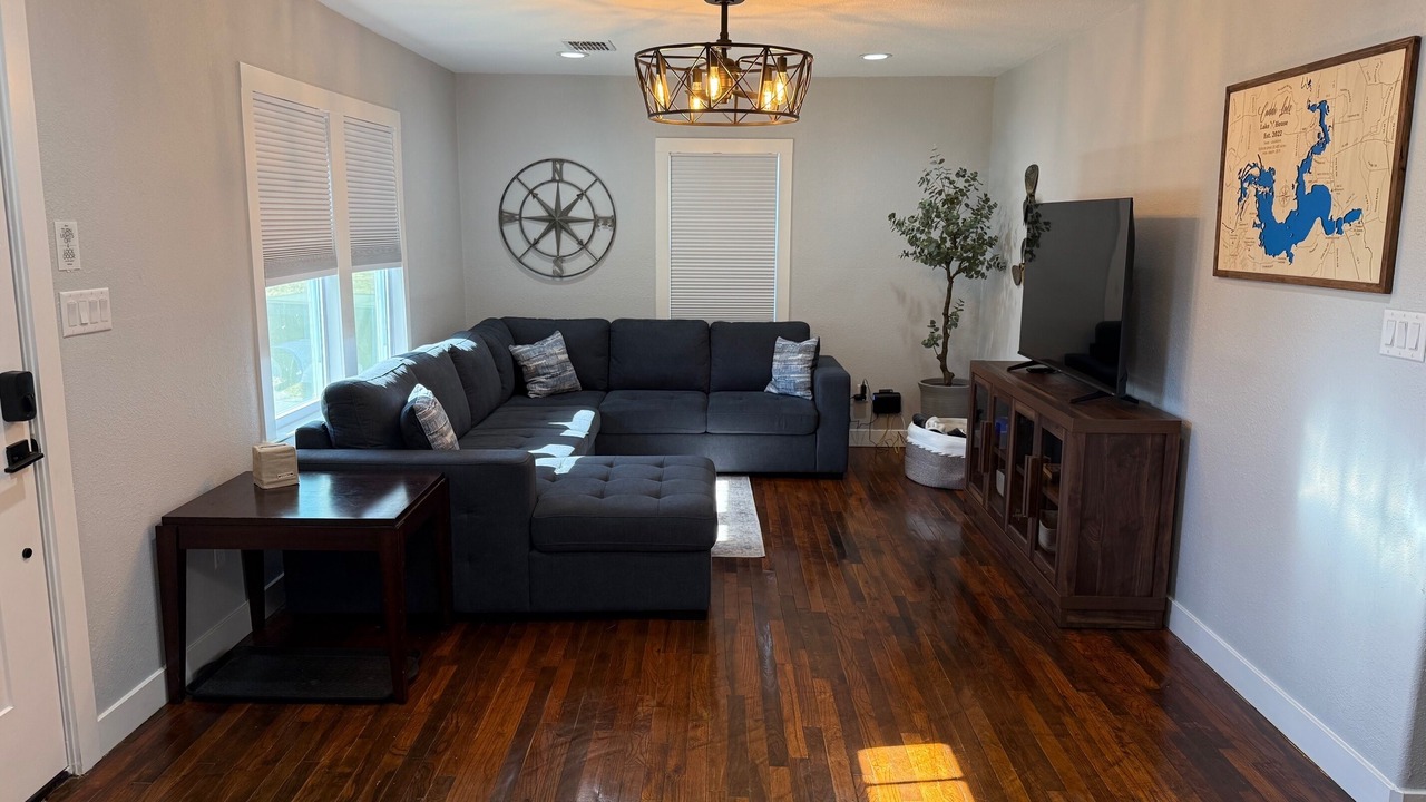 Photo of Livingroom in Uncertain