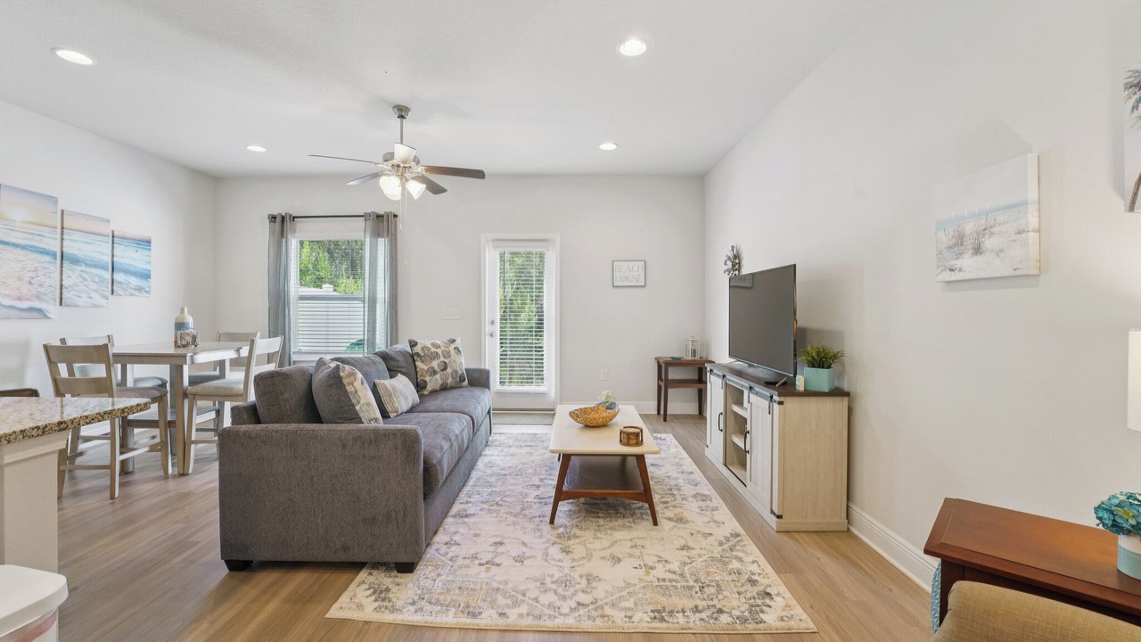 Photo of Livingroom in Upper Grand Lagoon