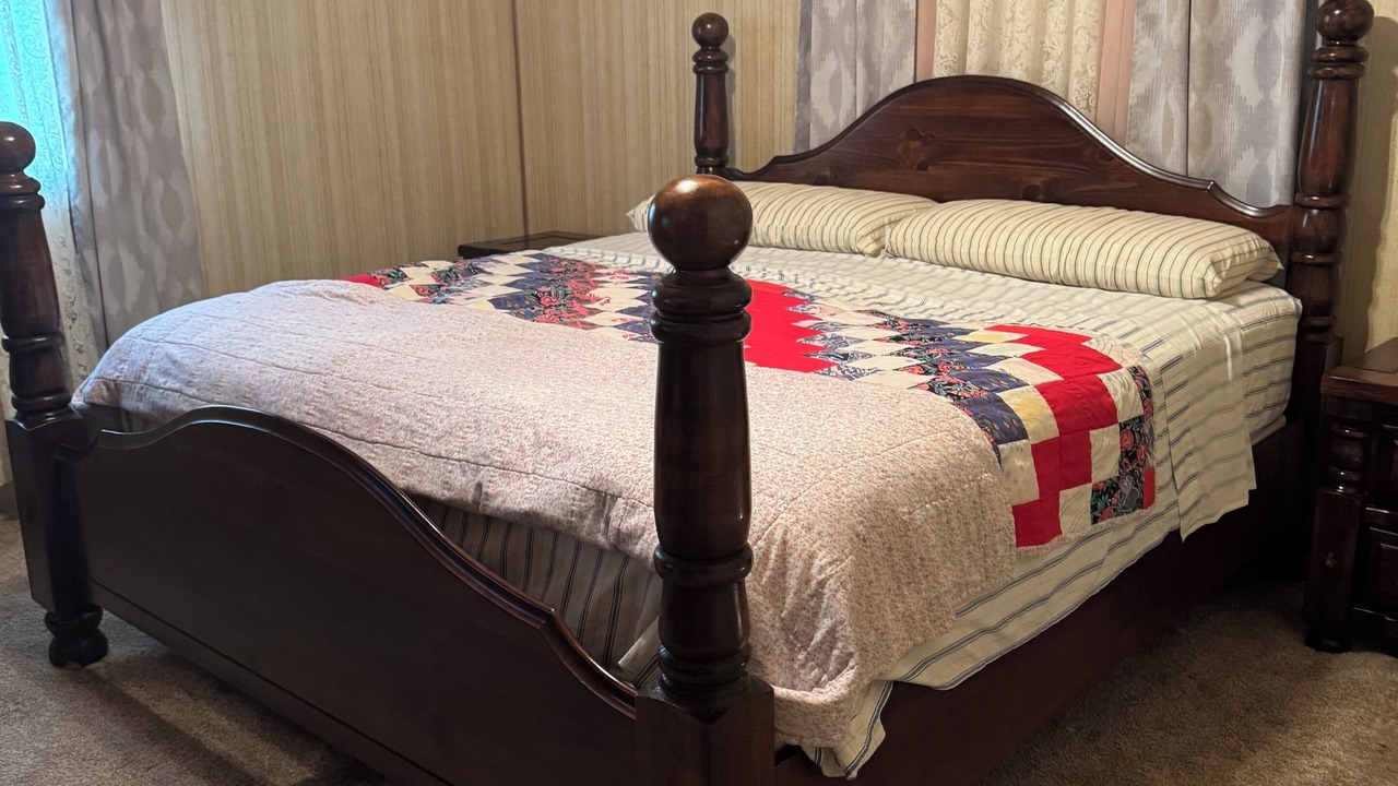 Photo of Bedroom in Ore City