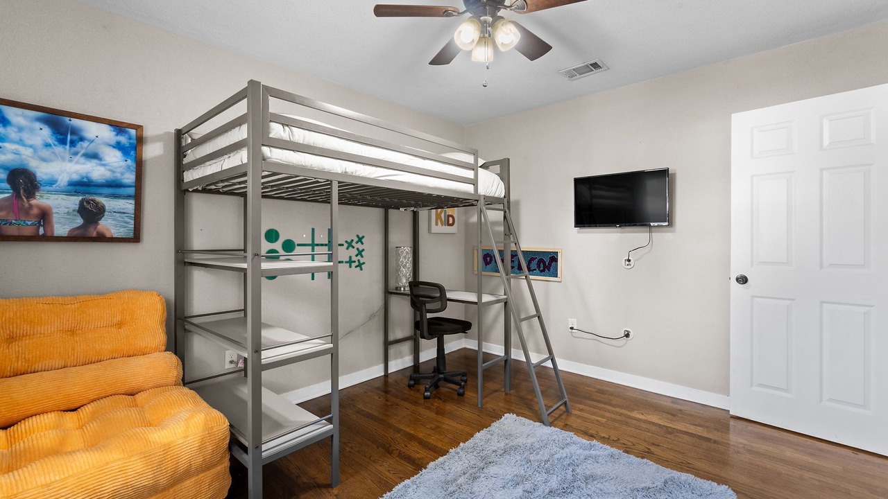 Photo of Bedroom in Myrtle Grove