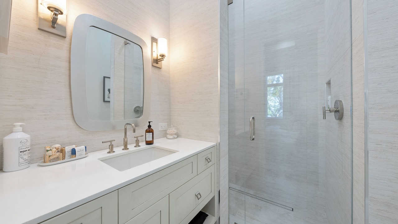Photo of Bathroom in Park Shore