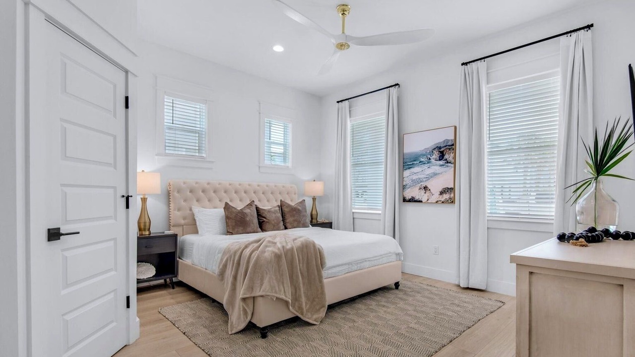 Photo of Bedroom in Miramar Beach
