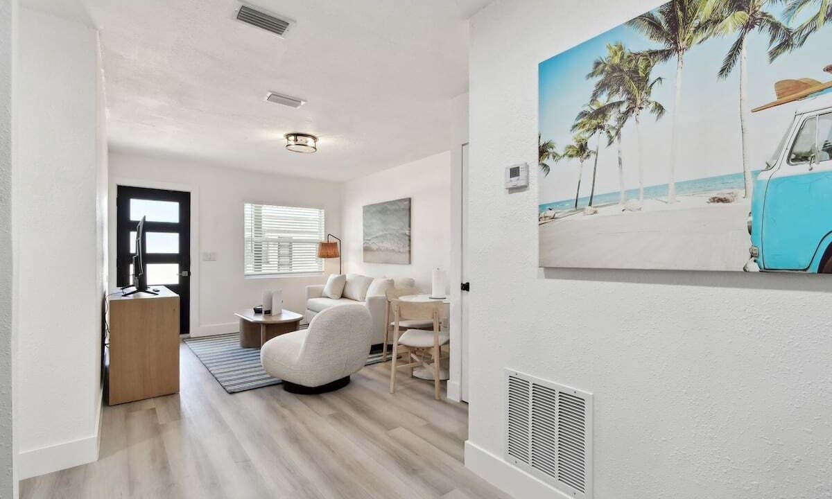 Photo of Livingroom in Treasure Island