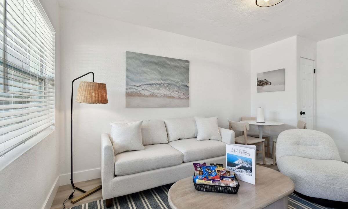Photo of Livingroom in Treasure Island