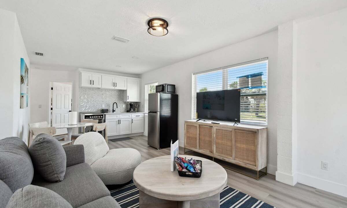 Photo of Livingroom in Treasure Island
