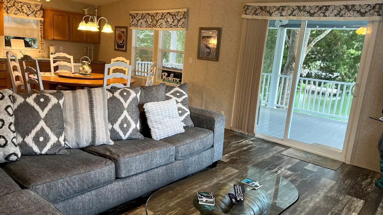 Photo of Livingroom in Survey Creek
