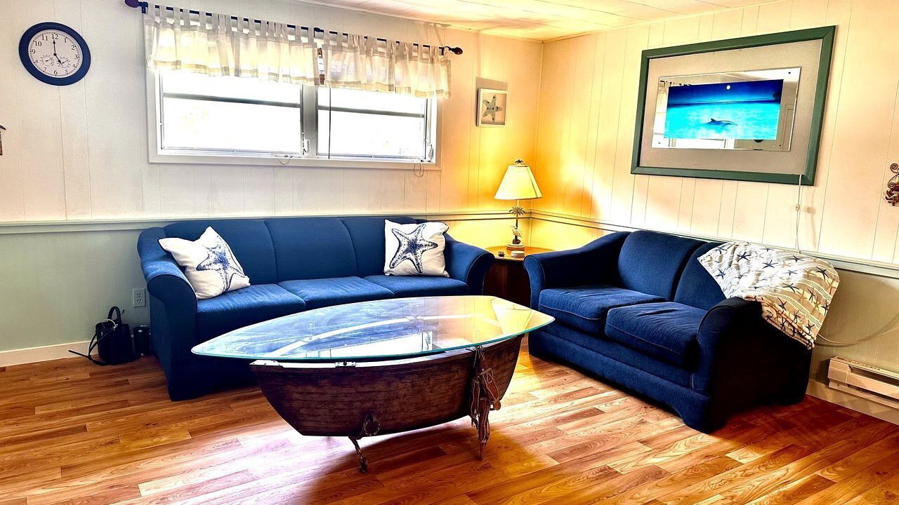Photo of Livingroom in Survey Creek