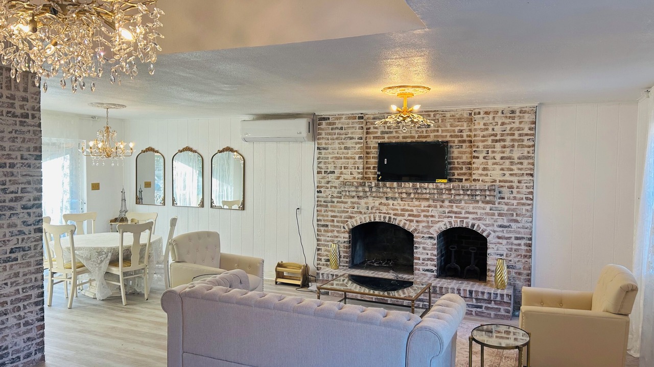Photo of Livingroom in Irene