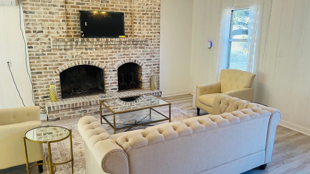 Photo of Livingroom in Irene