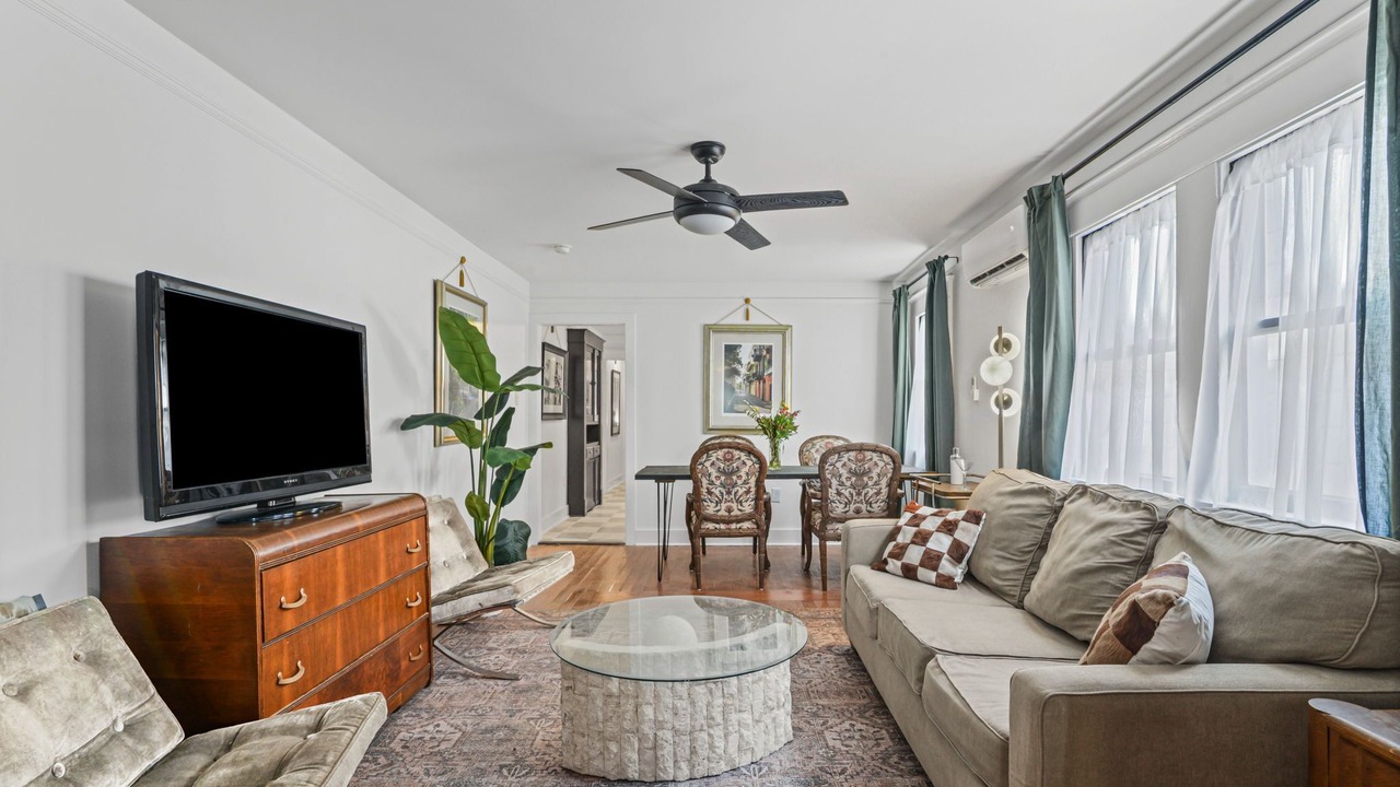 Photo of Livingroom in Mid-City District
