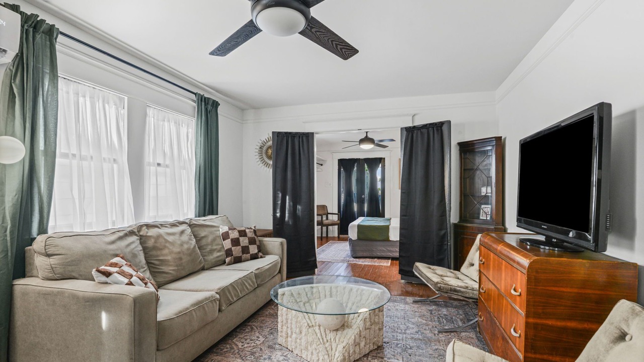 Photo of Livingroom in Mid-City District