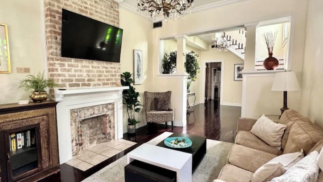 Photo of Livingroom in Mid-City
