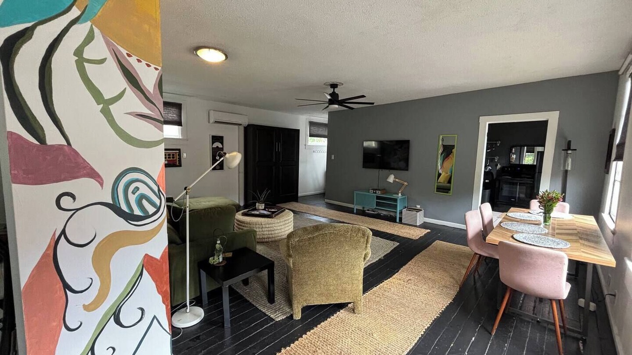 Photo of Livingroom in Algiers Point