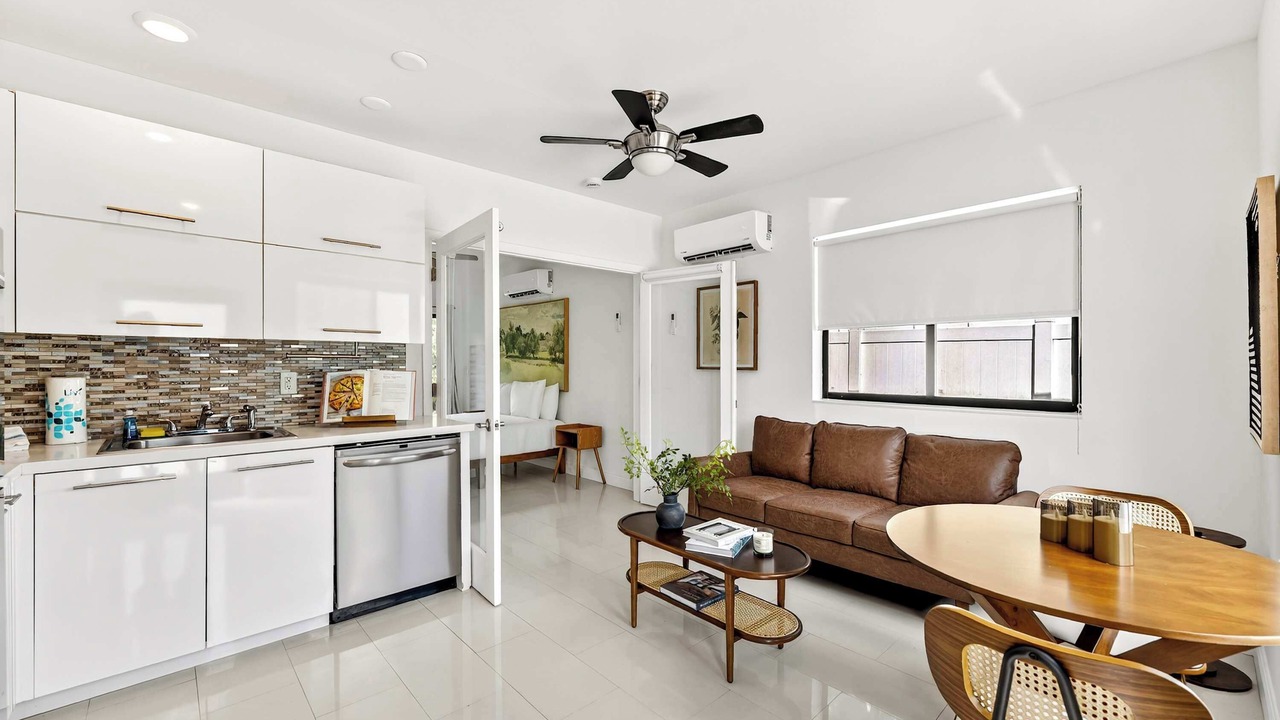 Photo of Livingroom in Beverly Heights