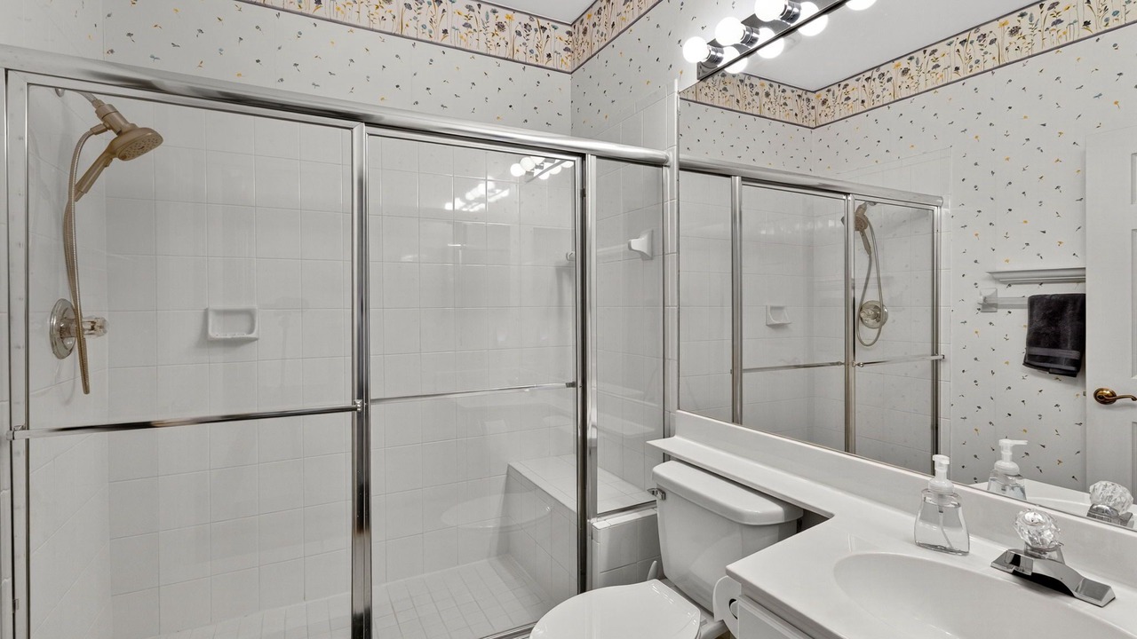 Photo of Bathroom in Tropical Cove